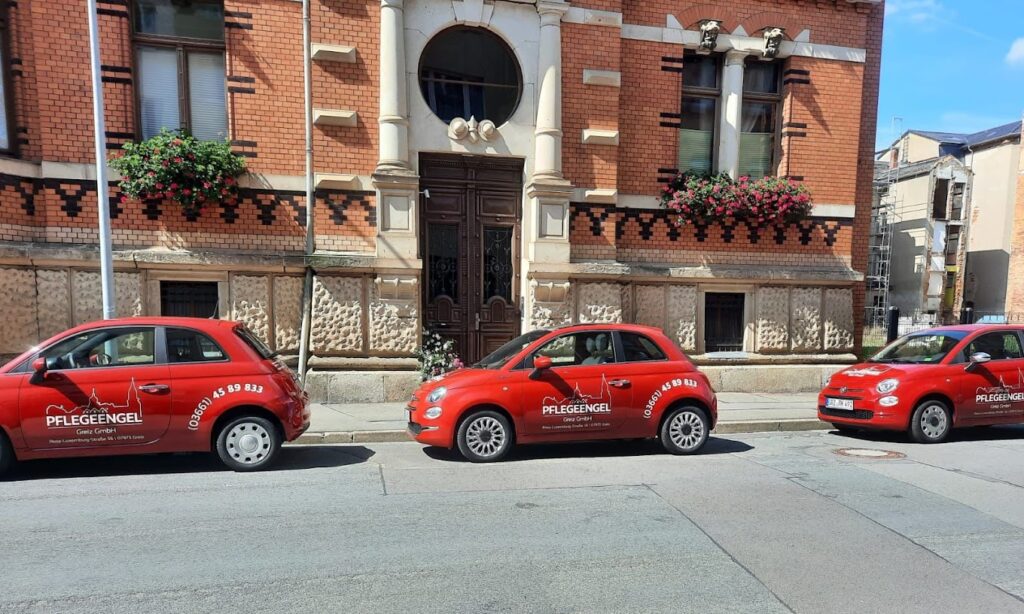 Rotes Pflegeengel Auto
